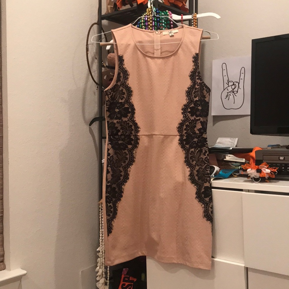Bodycon nude and black lace dress